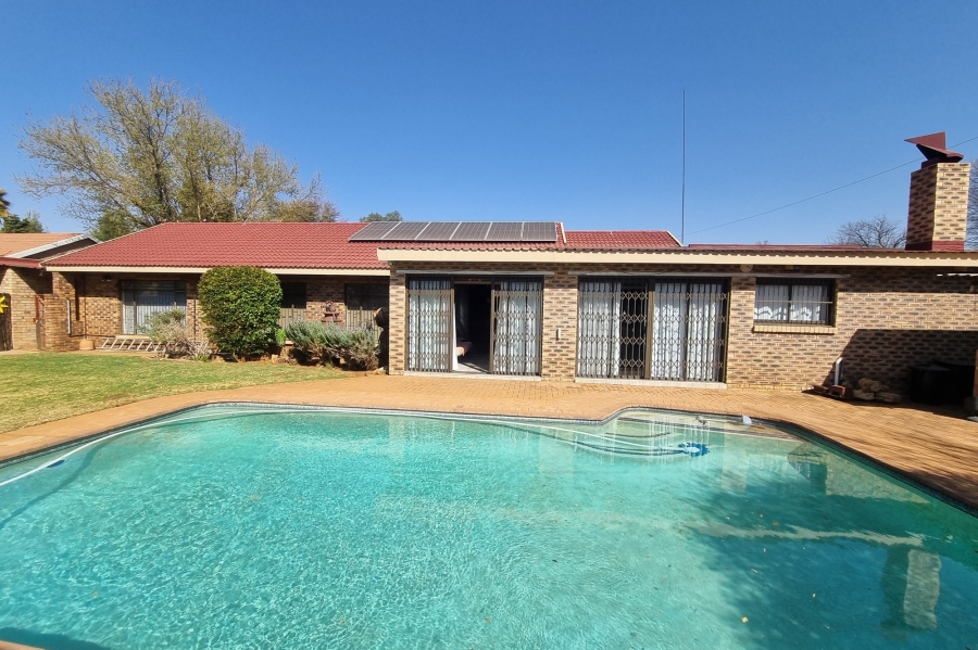 4 Bedroom Property for Sale in Stilfontein Ext 4 North West